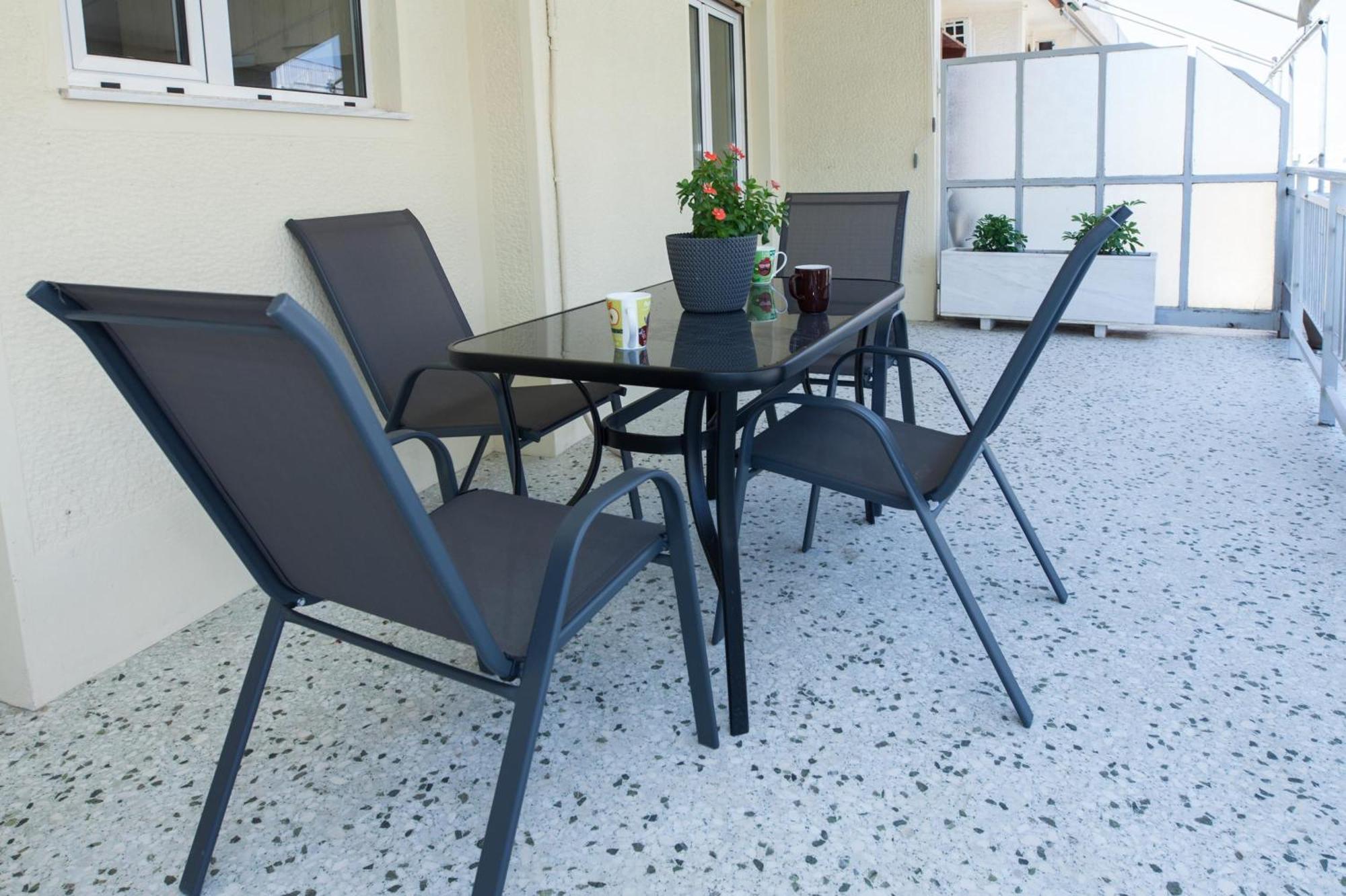 Modern 1 Bd Balcony Apt Near Metro In Kato Patisia Атина Екстериор снимка