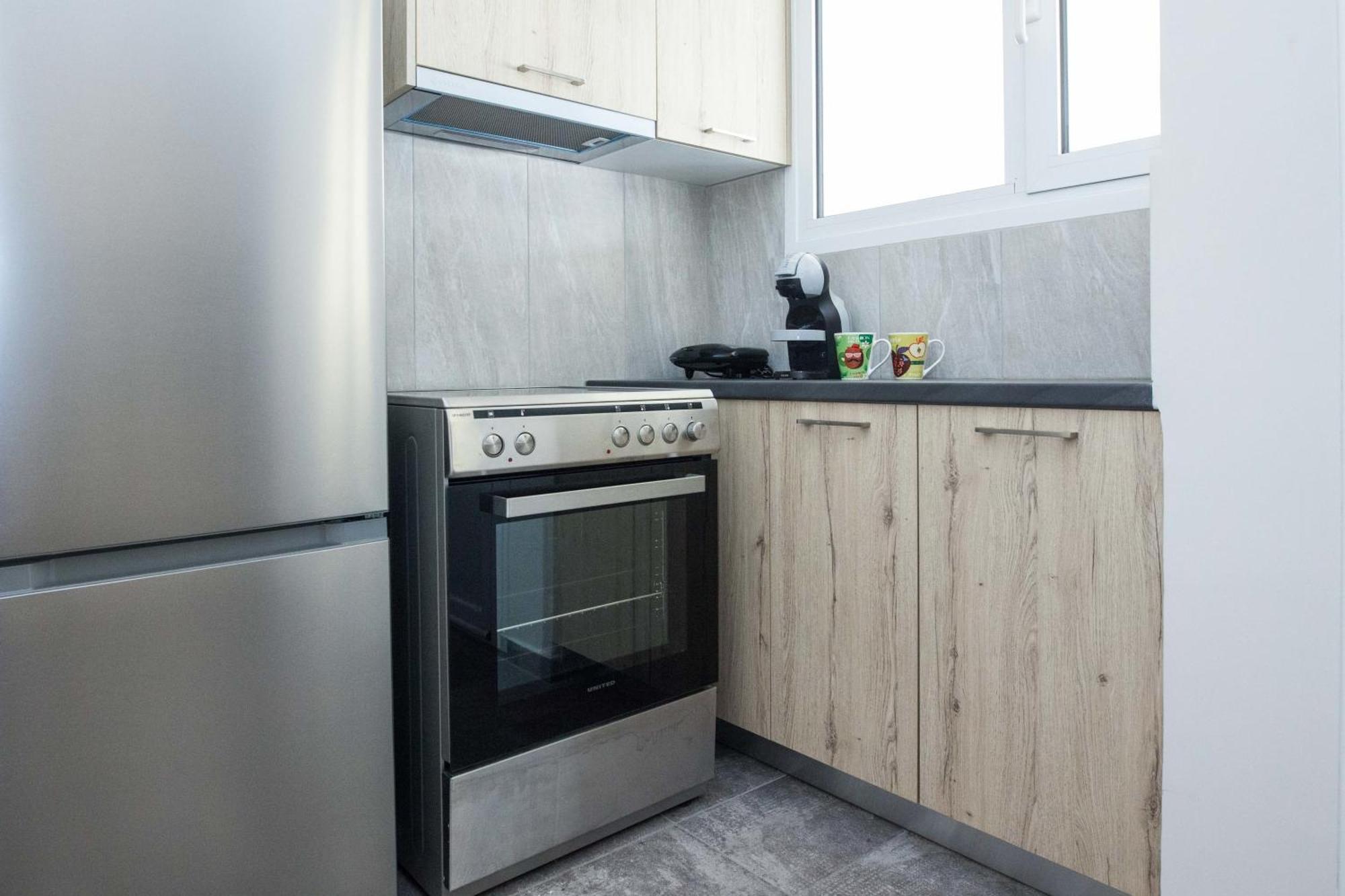 Modern 1 Bd Balcony Apt Near Metro In Kato Patisia Атина Екстериор снимка